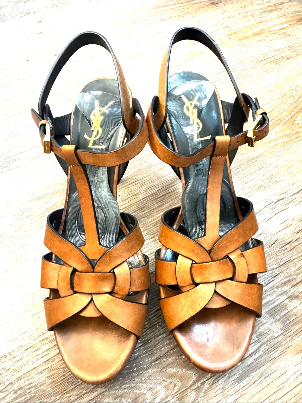 Yves Saint Laurent TRIBUTE PLATFORM SANDALS IN SMOOTH LEATHER
AMBER